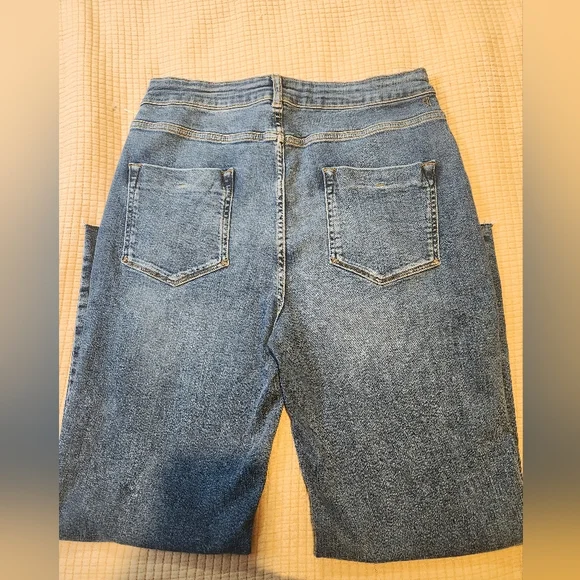 NWOT Pilcro Jeans Size 32. Very Flattering Style! - Picture 5 of 6